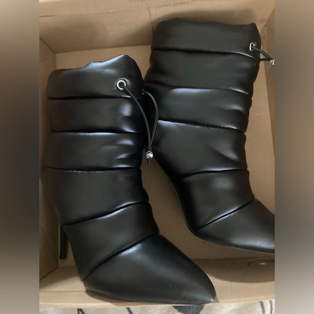 Steve Madden Cloak Black Puffer Stiletto Booties size 7M